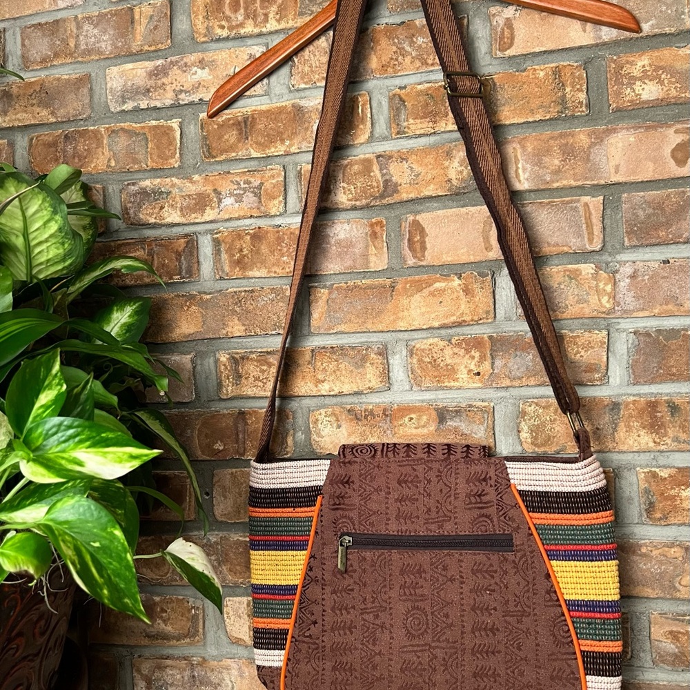 BNWT BU ZHI YUN SADDLEBAG W/ THREE POCKETS,  1 W/ A ZIPPERED POCKET AND ONE W/O - Picture 4 of 7